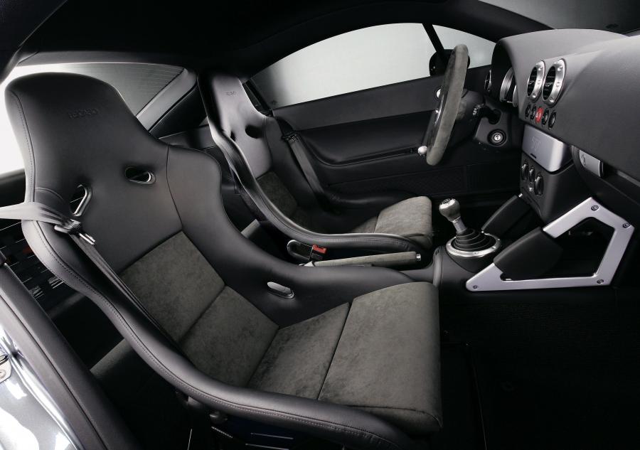 Интерьер Audi TT Quattro Sport (8N) 2005 года  (WW) (фото 9 из 11)